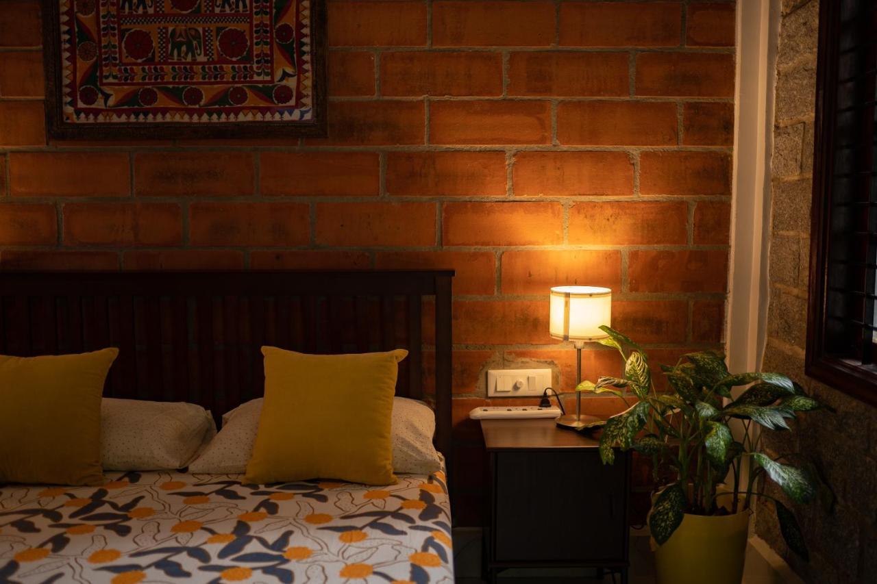 Luho Stone House Bed & Breakfast Bangalore Dış mekan fotoğraf
