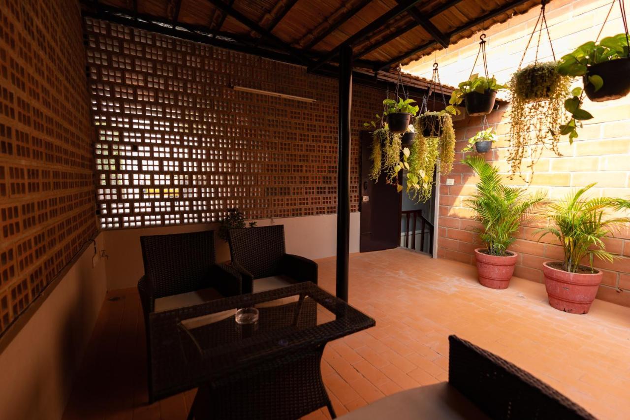 Luho Stone House Bed & Breakfast Bangalore Dış mekan fotoğraf